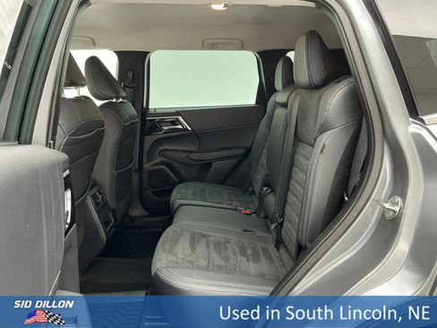 Used 2023 Mitsubishi Outlander SE image 31