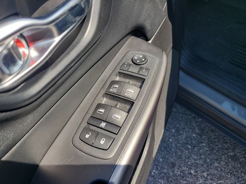 Used 2021 Jeep Cherokee Latitude Plus w/ Mopar Interior Package FWD image 16