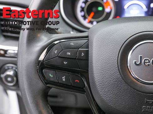 Used 2023 Jeep Cherokee Altitude Lux image 15