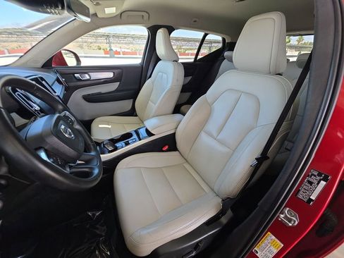 Used 2019 Volvo XC40 T4 Momentum FWD image 20