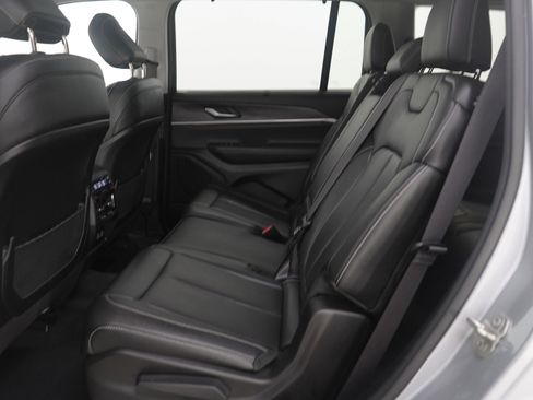 Used 2023 Jeep Grand Cherokee L Limited w/ Luxury Tech Group II image 17