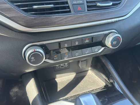 Used 2024 Nissan Altima 2.5 SV image 18