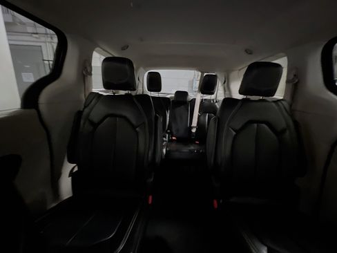 Used 2024 Chrysler Pacifica Touring-L FWD image 33