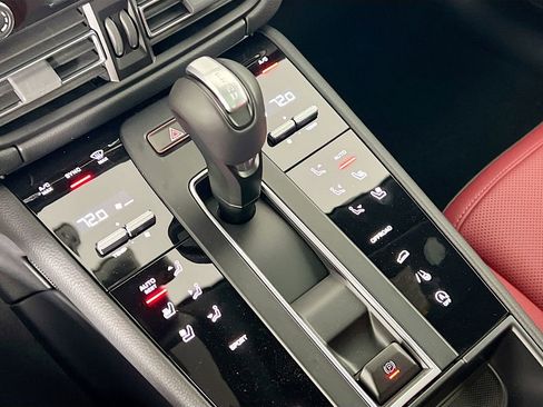 New 2026 Porsche Macan image 18