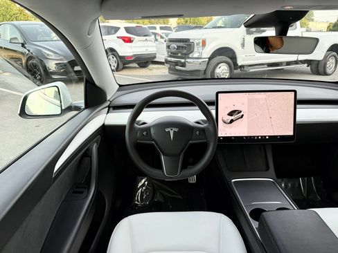 Used 2023 Tesla Model Y Performance AWD/4WD image 26