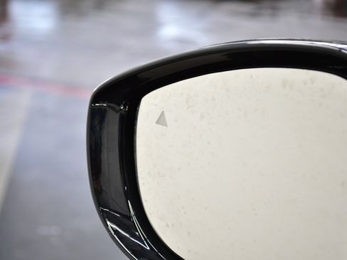 Used 2024 Chrysler Pacifica Touring-L image 32