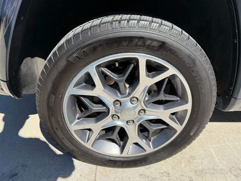 Used 2019 Jeep Grand Cherokee Overland image 72