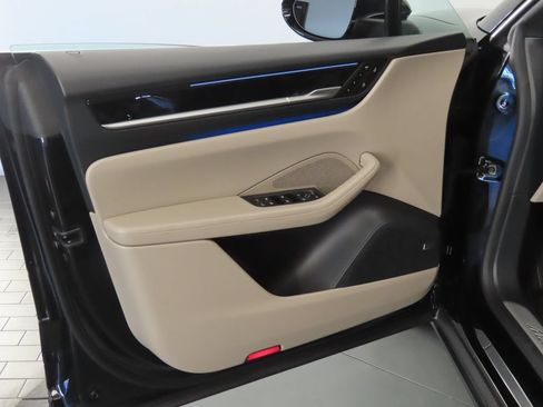 Certified 2025 Porsche Macan 4S Electric AWD/4WD image 36