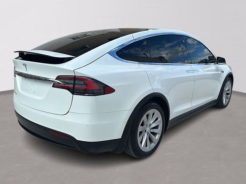 Used 2016 Tesla Model X 75D image 5