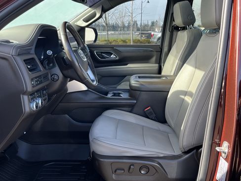 Used 2022 GMC Yukon SLT w/ SLT Luxury Package image 10