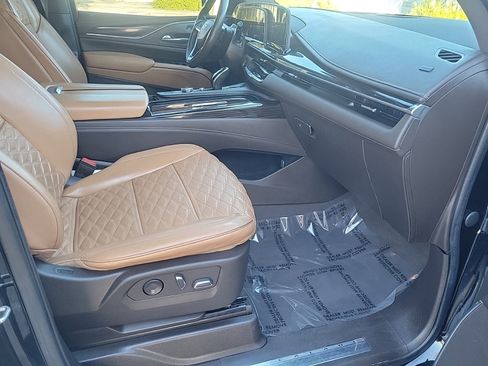 Used 2022 Cadillac Escalade ESV Premium Luxury image 13