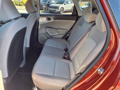 Used 2021 Kia Soul LX image 10