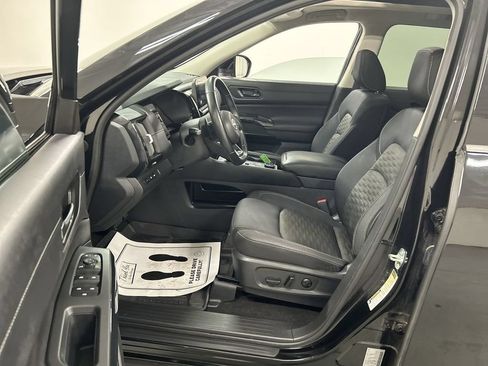 Used 2023 Nissan Pathfinder SV w/ SV Premium Package AWD/4WD image 9