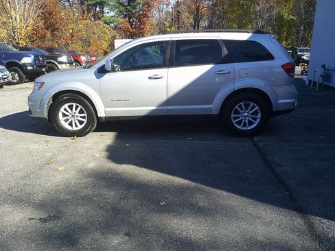 Used 2013 Dodge Journey SXT w/ Flexible Seating Group image 8