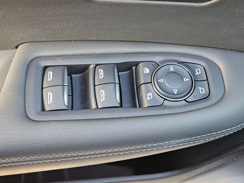 New 2025 Cadillac XT6 Luxury image 21