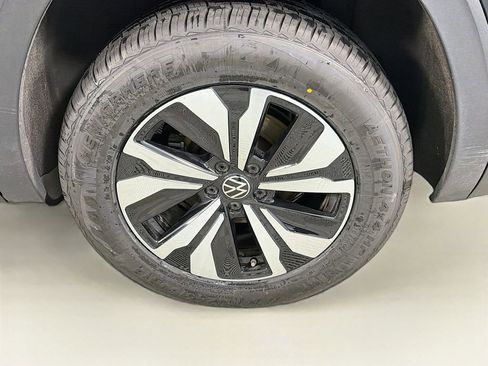 Used 2024 Volkswagen Atlas SE image 30