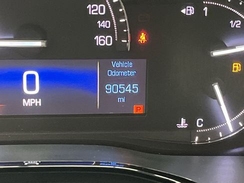 Used 2017 Cadillac XT5 Luxury w/ Driver Awareness Package image 16