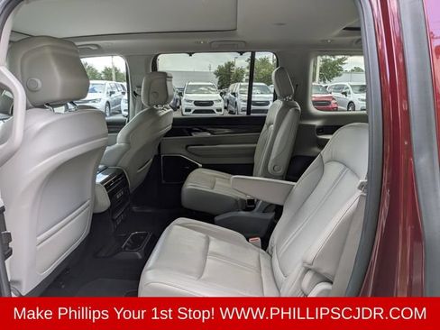 Used 2022 Jeep Wagoneer Series III w/ Premium Group I AWD/4WD image 13