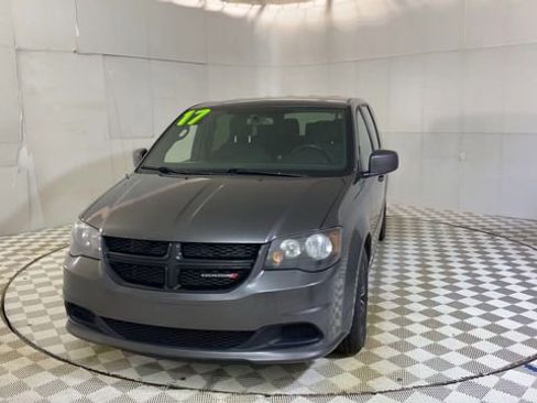 Used 2017 Dodge Grand Caravan SE FWD image 6