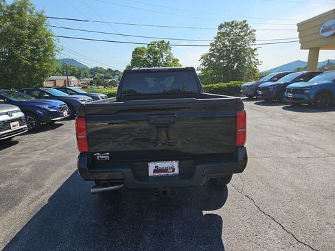 Used 2025 Toyota Tacoma SR5 AWD/4WD image 4