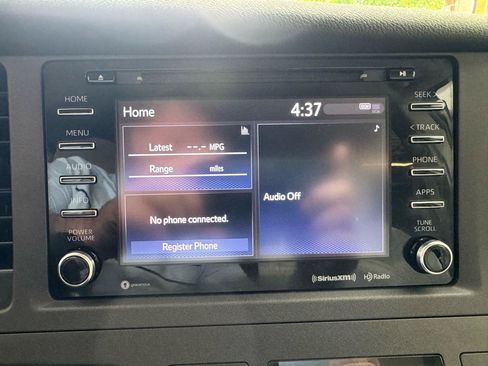 Used 2018 Toyota Sienna LE FWD image 14