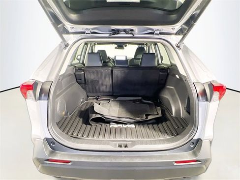 Used 2023 Toyota RAV4 XLE Premium image 28