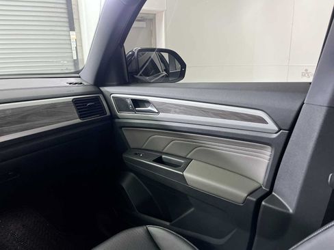 Used 2022 Volkswagen Atlas Cross Sport SE w/ Black Wheel Package AWD/4WD image 11