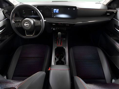 Used 2025 Nissan Kicks SR w/ Illumination Package image 15