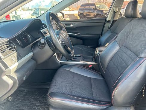 Used 2015 Toyota Camry image 24