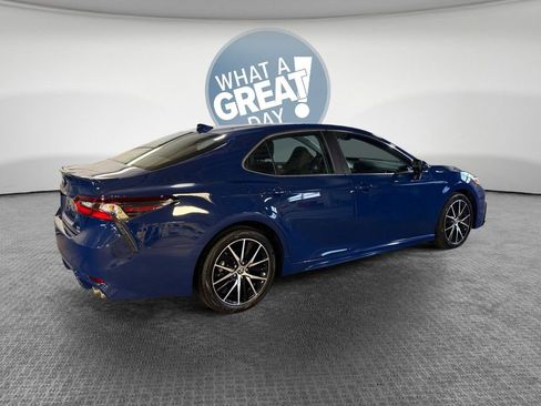 Used 2023 Toyota Camry SE w/ Cold Weather Package image 3