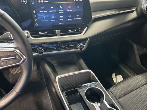 Used 2025 Chevrolet Equinox LT AWD/4WD image 4