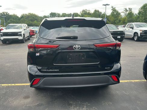 Used 2020 Toyota Highlander L AWD/4WD image 2