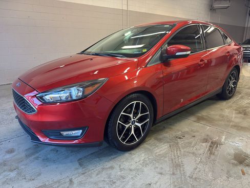 Used 2018 Ford Focus SEL image 3
