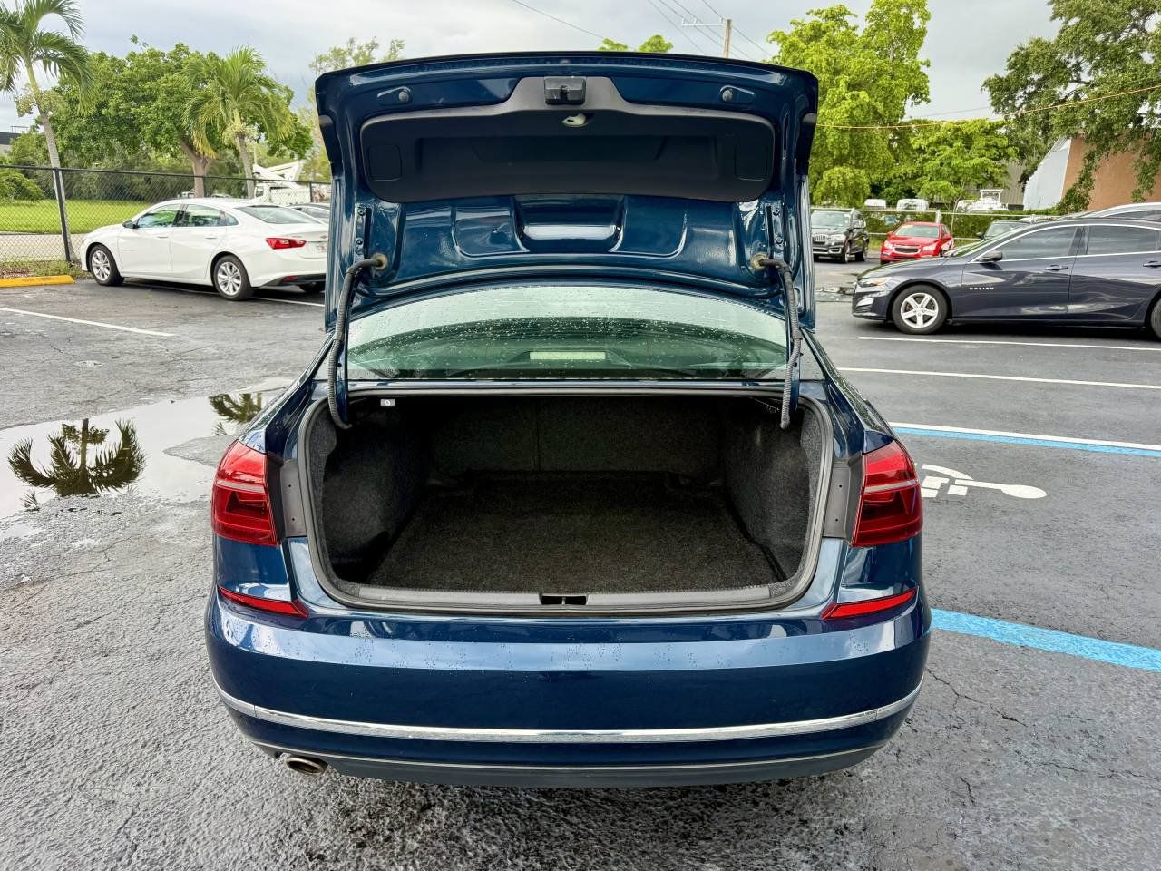 Used 2018 Volkswagen Passat 2.0T SE FWD image 7