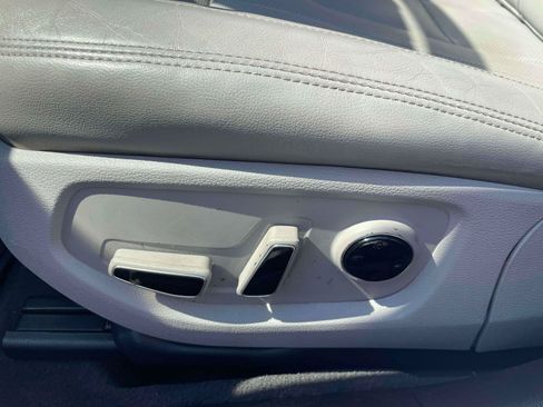Used 2016 Hyundai Genesis 3.8 RWD image 12