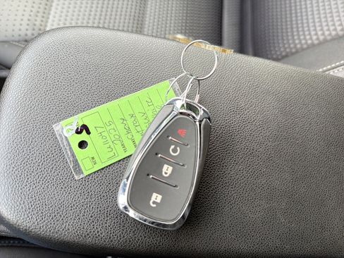 Used 2025 Chevrolet Trax LT image 30