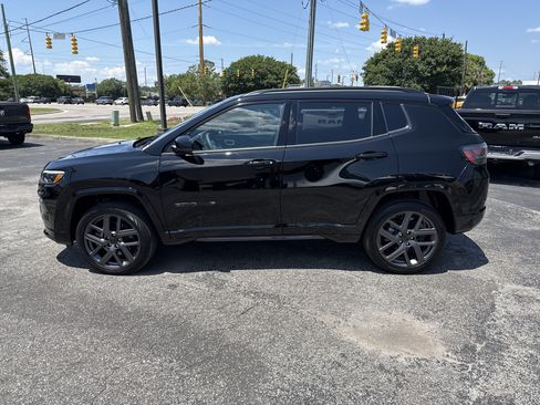Used 2025 Jeep Compass Limited w/ High Altitude Package AWD/4WD image 9
