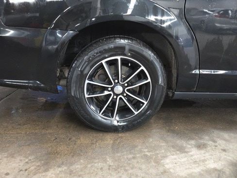 Used 2019 Dodge Grand Caravan GT image 24