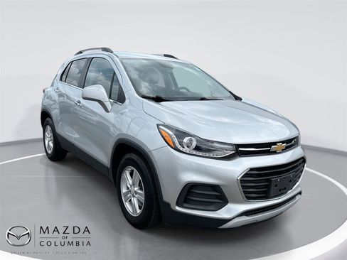 Used 2020 Chevrolet Trax LT w/ LT Convenience Package FWD image 1