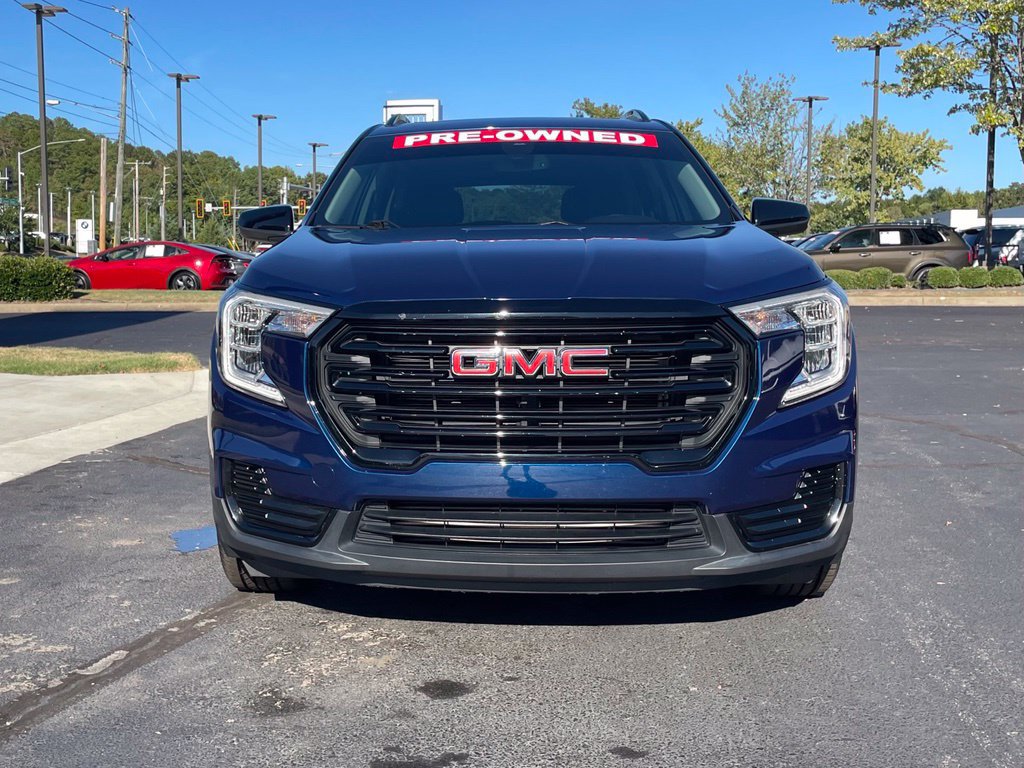 Used 2022 GMC Terrain SLE w/ Driver Convenience Package FWD image 3