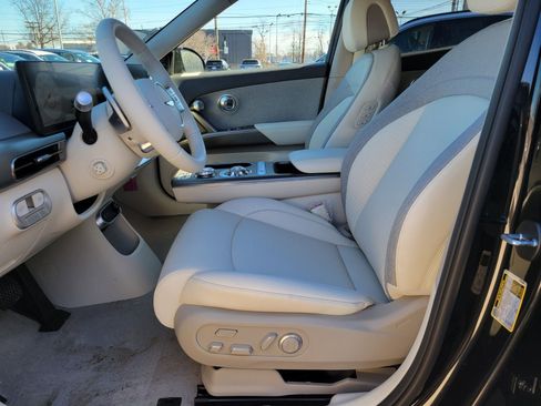 Used 2025 Genesis GV60 Advanced image 18