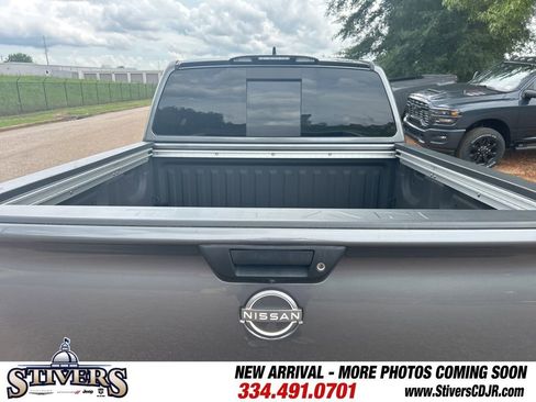 Used 2023 Nissan Titan SV w/ SV Convenience Package RWD image 6