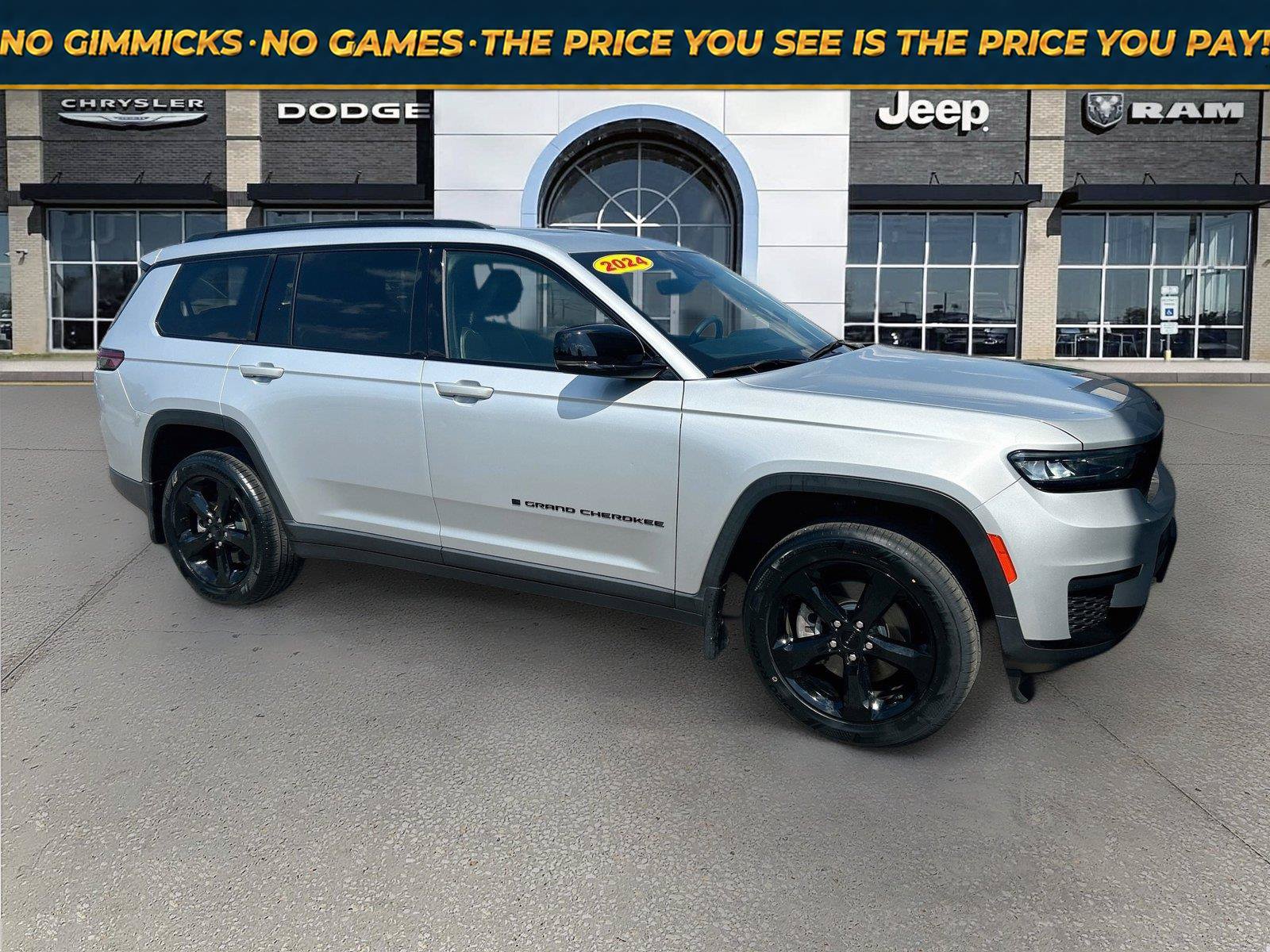 Used 2024 Jeep Grand Cherokee L Altitude AWD/4WD image 1