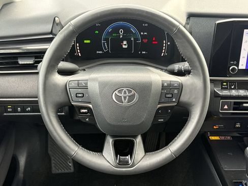 Used 2025 Toyota Camry LE AWD/4WD image 14