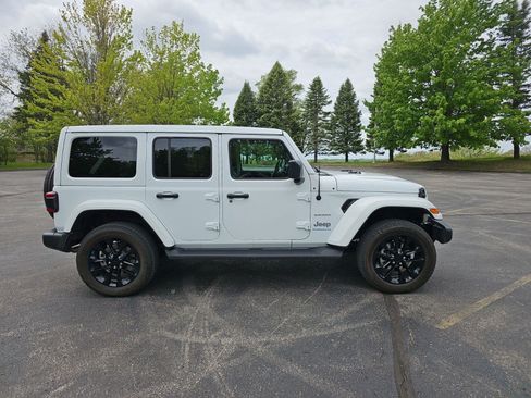 Used 2023 Jeep Wrangler Unlimited Sahara w/ Cold Weather Group AWD/4WD image 7