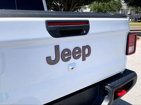 Used 2023 Jeep Gladiator Rubicon w/ Cold Weather Group AWD/4WD image 8