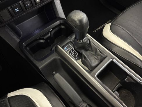 Used 2017 Toyota Tacoma SR5 w/ Tow Package image 27