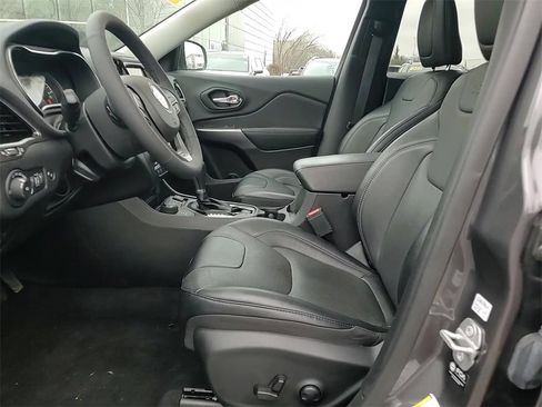 Used 2022 Jeep Cherokee Limited image 11