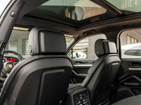 New 2025 Porsche Cayenne AWD/4WD image 29