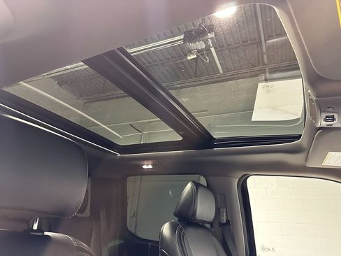 Used 2021 Ford F350 Lariat image 12